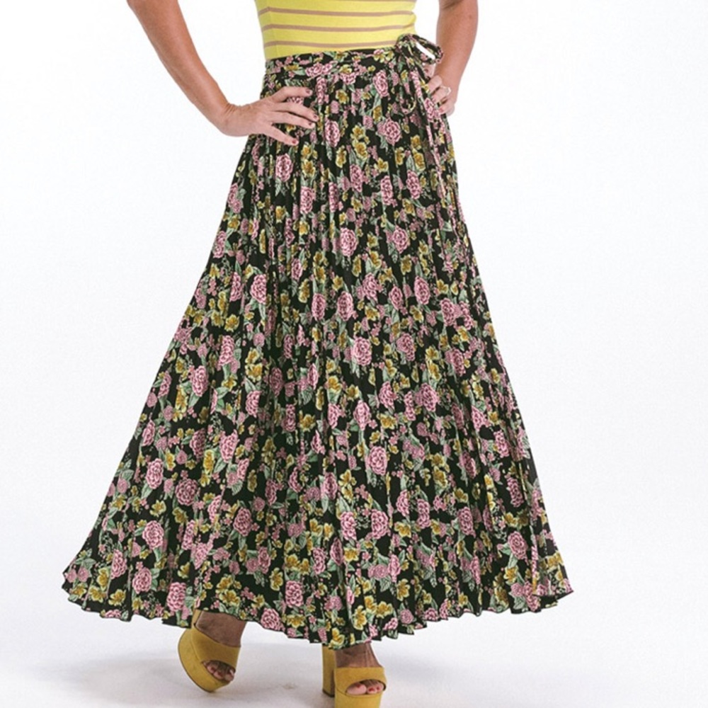 ❤️... Lularoe Floral Pleated Maxi Skirt